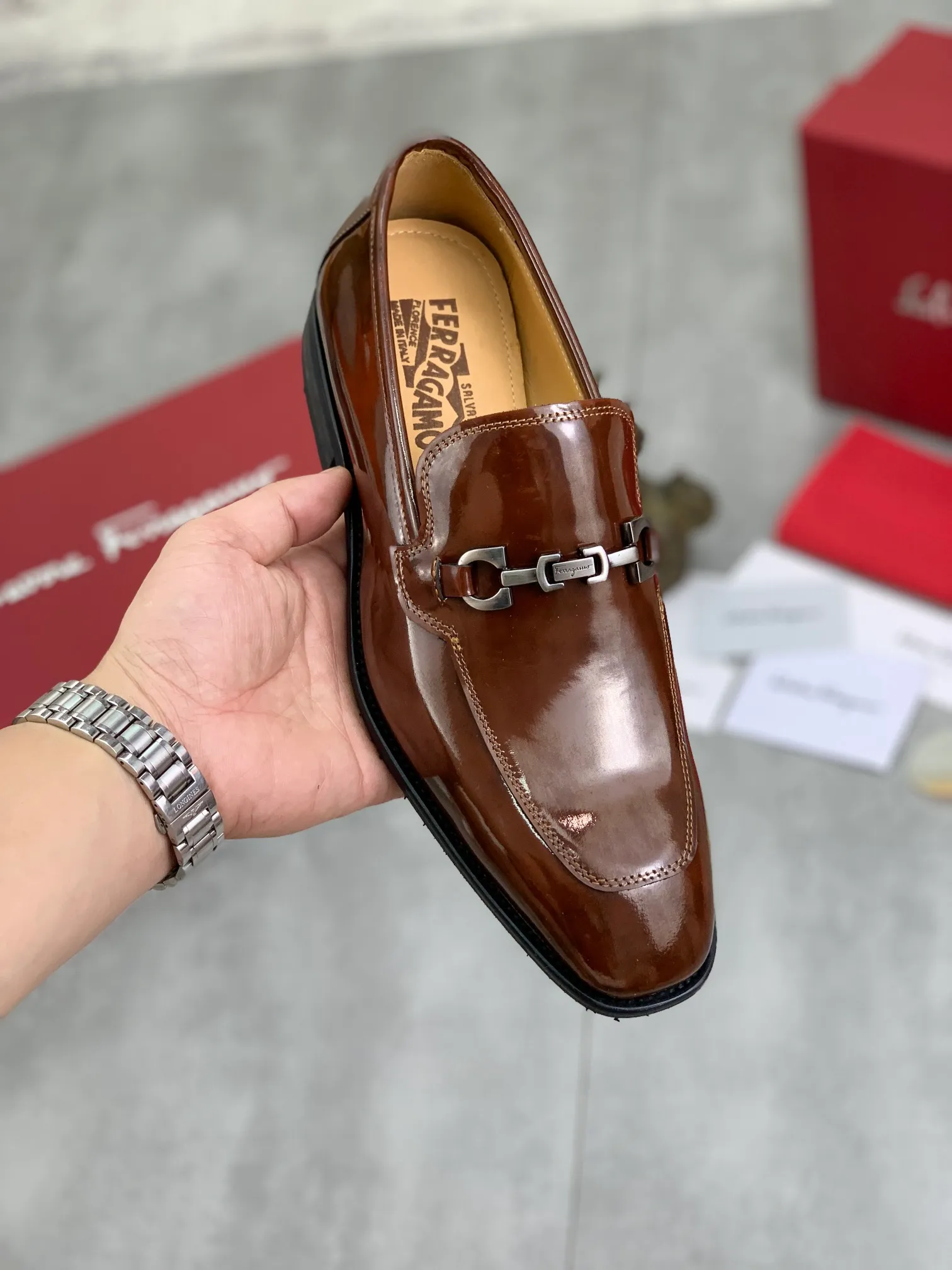 Men's Men's Shoes 💰P460💰[New Style] Water-dyed Niuli 🆘[Salvatore Ferragamo] Ferragamo's latest casual business leather shoes for men! Available at counters simultaneously! The fabric is made of specially imported original pebbled calfskin, and the lining is made of imported water-dyed cowhide. It is absolutely luxurious and leads the fashion trend. Matching code: 38-45 (46 can be customized) Black, brown and burgundy colors available